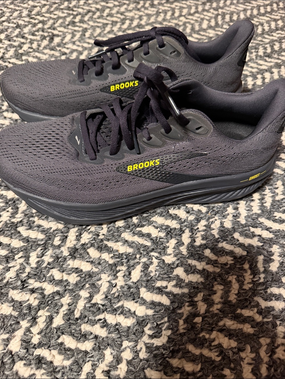 Brooks Men's Dark Gray Running Shoes with Yellow Logo